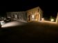 G&icirc;te "Caseddu" Mara &agrave; Tizzano en Corse du Sud (photo non contractuelle): Vue arri&egrave;re de la maison de nuit. Coin plancha.