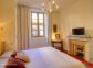 Citybreak &agrave; Ajaccio, le Grand Ajaccio, Corse-du-Sud, labellis&eacute; G&icirc;tes de France : la chambre avec le lit 160x200cm