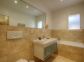 G&icirc;te "Caseddu" Mara &agrave; Tizzano en Corse du Sud (photo non contractuelle): salle de bain (une baignoire, WC, Douche italienne).Vue 2