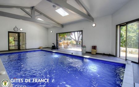 Gite à Afa, le Grand Ajaccio, Corse du Sud, labellisé Gîtes de France : la piscine intérieure Gite n °28431 Afa - Corse - Gite à Afa, le Grand Ajaccio, Corse du Sud, labellisé Gîtes de France : la piscine intérieure