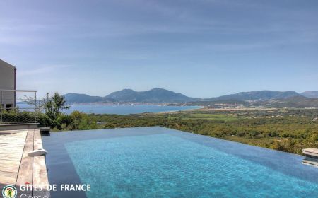 Chambre d'hôtes à Sainte-Lucie de Porto-Vecchio, le Sud Corse :la piscine et la vue Kamer bij particulieren nr.28751 Porticcio - Corse - Chambre d'hôtes à Sainte-Lucie de Porto-Vecchio, le Sud Corse :la piscine et la vue