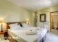 G&icirc;te &agrave; Pianotolli Caldarello, le Sud Corse, labellis&eacute; Gites de France : une chambre en rez-de-chauss&eacute;e