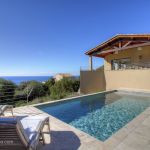 G&icirc;te &agrave; Tizzano, Grand Valinco, Corse du Sud, labellis&eacute; G&icirc;tes de France : la piscine
