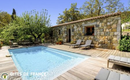 Gite n &deg;25061 Levie - Corse - Gite &agrave; Levie, Corse du Sud, labelis&eacute; G&icirc;tes de France : le gite et la piscine