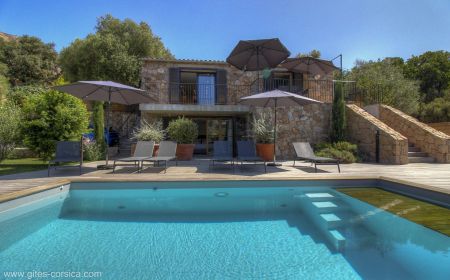 Gite n &deg;20613 Afa - Corse - Gite &agrave; Afa, Le Grand Ajaccio, Corse du Sud, labellis&eacute; G&icirc;tes de France : la piscine et la maison