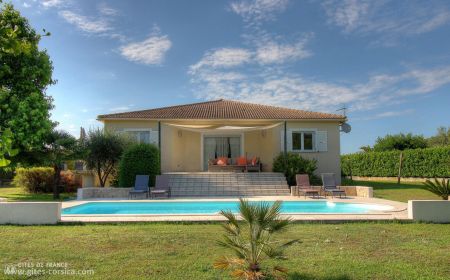 Gîte à Ghisonaccia, Côte Orientale, Haute-Corse, labellisé Gîtes de France : piscine, maison et jardin Gite n °61121 Ghisonaccia - Corse - Gîte à Ghisonaccia, Côte Orientale, Haute-Corse, labellisé Gîtes de France : piscine, maison et jardin