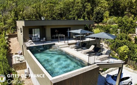 Gite à Sainte Lucie de Porto-Vecchio, labellisé Gîtes de France : la villa et la piscine Gite n °27891 Sainte lucie de porto vecchio - Corse - Gite à Sainte Lucie de Porto-Vecchio, labellisé Gîtes de France : la villa et la piscine
